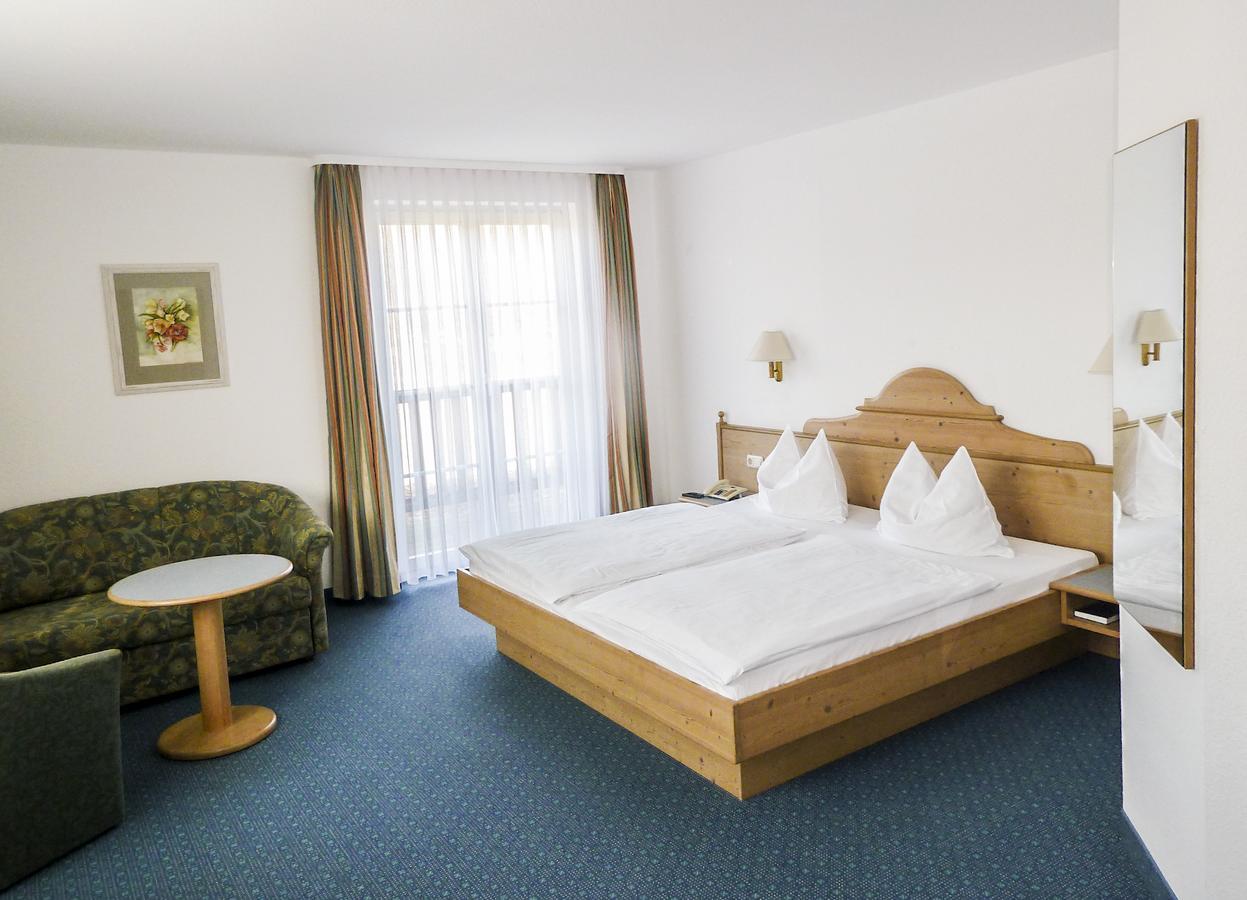 Hotel Zur Werra シュマルカルデン エクステリア 写真