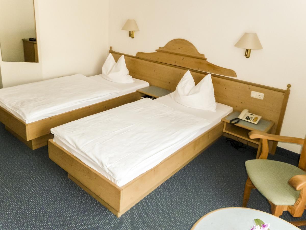 Hotel Zur Werra シュマルカルデン エクステリア 写真